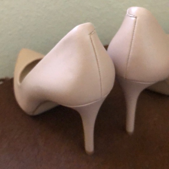 Beigeish pink 9west heels - Picture 4 of 5